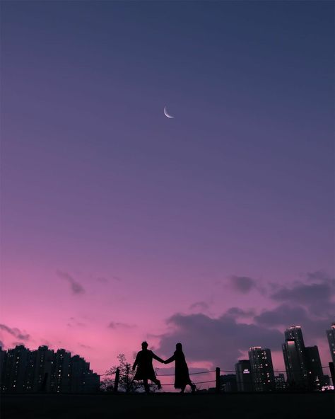 Wallpapers Besties, Itadori Family, Aesthetic Spotify Covers, Wallpaper Night Sky, K Drama Aesthetic, Anime Sunset, Wallpaper Night, Anime Date, Couple Painting