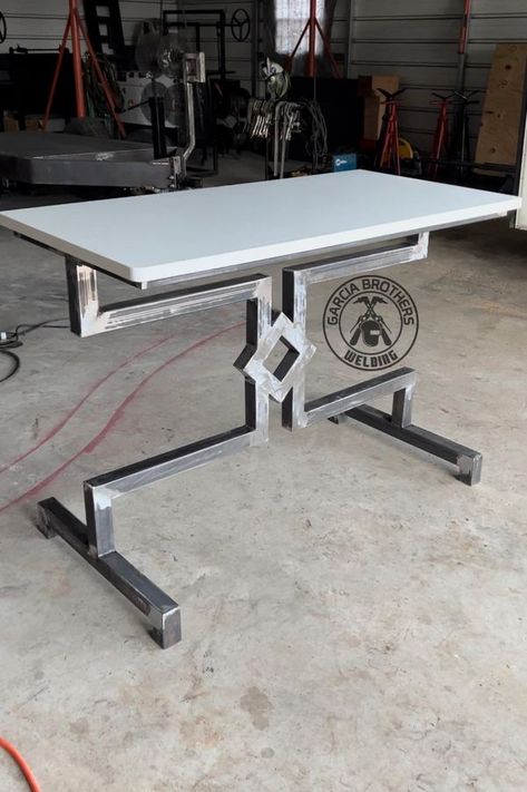 Welding Projects Decor, Welding Furniture Projects, Metal Projects Ideas, Steel Table Design, Metal Fabrication Projects, Metal Kitchen Table, Fabrication Table, Steel Bed Design, Welding Design