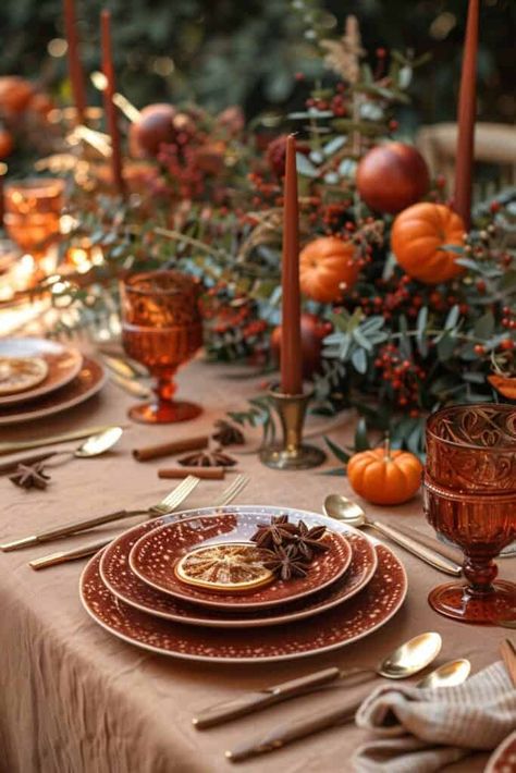 Outdoor Fall Table Settings, Fall Dinner Party Table Settings, Fall Outdoor Tablescapes, Holiday Brunch Table Setting, Fall Plate Setting Ideas, Moody Fall Tablescape, Burgundy Thanksgiving Table, Autumn Dinner Party Table Settings, Thanksgiving Dinner Set Up