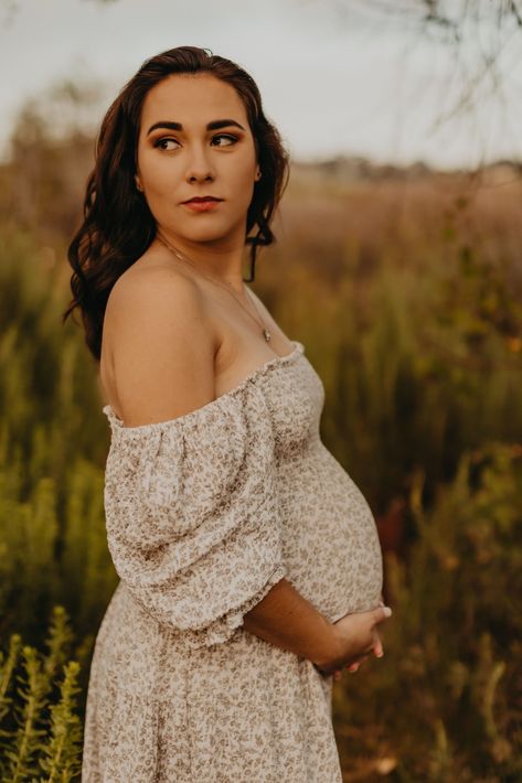 Maternity Photoshoot Outfit Ideas, Maternity Outfits For Photoshoot, Maternity Session Ideas, Maternity Photoshoot Dresses, Maternity Shoot Dresses, Maternity Photography Outfits, Maternity Outfit Ideas, Golden Hour Maternity, Photoshoot Dresses