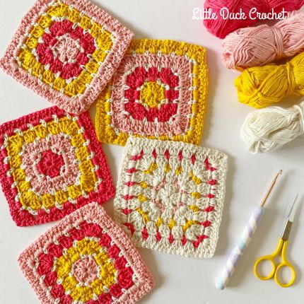 Block Stitch, Crochet Dreams, Old Granny, Bottle Covers, Things To Crochet, Fiber Crafts, Crochet Fashion Patterns, Crochet Granny Squares, Granny Squares Pattern