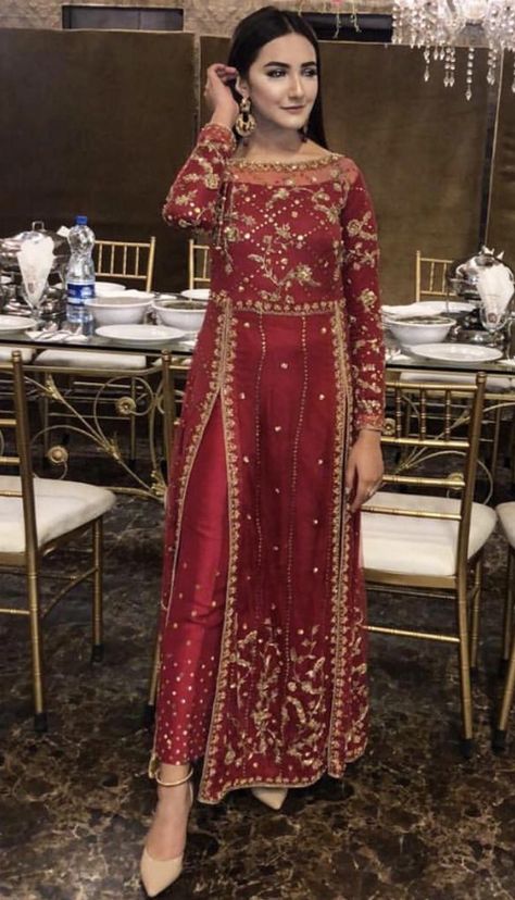 Brides friend Shadi Dresses, Pakistani Formal Dresses, Pakistani Wedding Outfits, Pakistani Dresses Casual, Pakistani Fashion Party Wear, Beautiful Pakistani Dresses, Salwar Kamiz, Indian Bridal Outfits, Pakistani Wedding Dresses