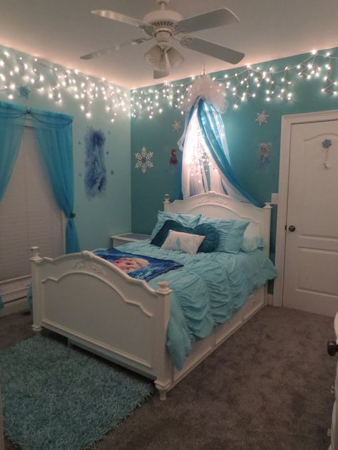 Daughter Room Makeover, Frozen Girls Bedroom, Girls Room Makeover, Twins Bedroom, Frozen Bedroom, Frozen Room, Princess Bedrooms, Big Girl Bedrooms