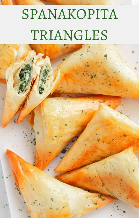 Easy Spanakopita, Spanakopita Triangles, Greek Spanakopita, Philo Dough, Spanakopita Recipe, Phyllo Dough Recipes, Phyllo Recipes, Fried Spinach, Vegetarian Appetizer