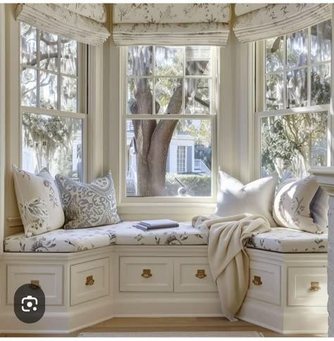 Bay Window Pillows, Farmhouse Window Seat Ideas, Cushion Window Seat, Window Seat Couch, Reading Window Bench, Picture Window Seat, Window Sill Seat, Window Seat Curtain Ideas, Bay Window Seat Bedroom