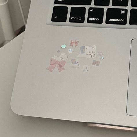 Decorating Laptops With Stickers, Macbook Decoration Stickers, Macbook Decoration Ideas, Macbook Aesthetic Stickers, Macbook Stickers Ideas, Laptop Decoration Ideas, Macbook Stickers Aesthetic, Laptop Decoration Stickers, Laptop Stickers Ideas