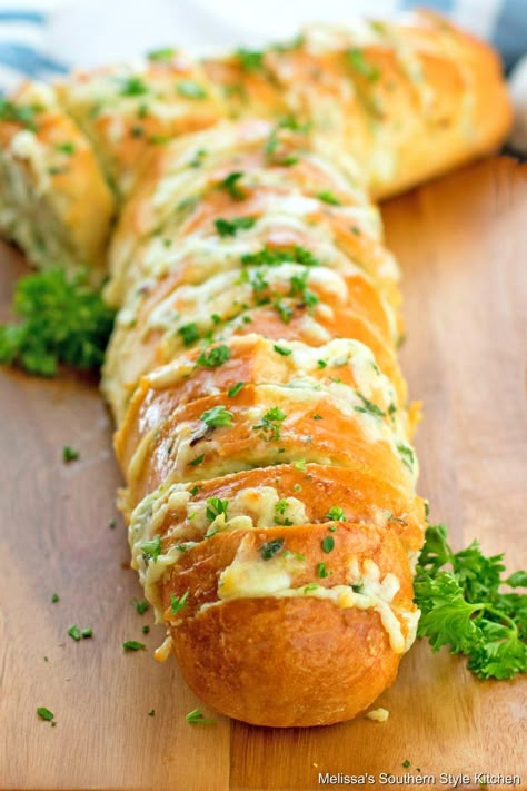 This Cheesy Garlic Bread turns an inexpensive loaf of bread into a gooey million dollar treat #garlicbread #cheesygarlicbread #breadrecipes #easyrecipes #cheese #cheesebread #Italianbread #breadrecipes #sidedishrecipes #dinner #dinnerideas #southernfood #southernrecipes Cheesy Garlic Bread Recipe, Melissas Southern Style Kitchen, Homemade Garlic Bread, Savory Cheese, Herb Bread, Homemade Bread Recipes, Garlic Bread Recipe, Cheesy Garlic Bread, Recipe Tin