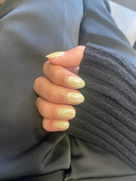 Pale Yellow Nails With Chrome, Yellow Shimmer Nails, Pale Yellow Nails Acrylic, Pearl Yellow Nails, Short Yellow Chrome Nails, Pastel Yellow Nails With Chrome, Yellow Metallic Nails, Prom Nails Yellow Dress, Nails To Match Yellow Dress