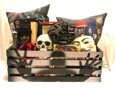 Horror movie fan basket Horror Basket Ideas, Christmas Gifts For Horror Fans, Spooky Box Ideas, Sleepover Clothes, Halloween Box Ideas, Boo Box Ideas, Dates Gift Ideas, Horror Movie Party, Boyfriend Basket