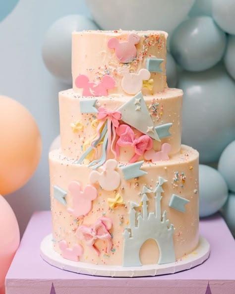 Happiest Baby Shower On Earth, Vintage Disneyland Cake, Disney Baby Shower Themes, Disneyland Birthday, Letters Diy, Disney Birthday Cakes, Princess Theme Birthday, Disney Birthday Party, Disney Baby Shower