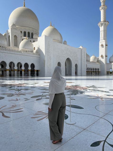 #sheikhzayedmosque #mosque #abudhabi Mosque Outfit, Sheik Zayed Mosque, Abu Dhabi Mosque, Sheik Zayed, Zayed Mosque, Sheikh Zayed Grand Mosque, Sheikh Zayed, Grand Mosque, Doha