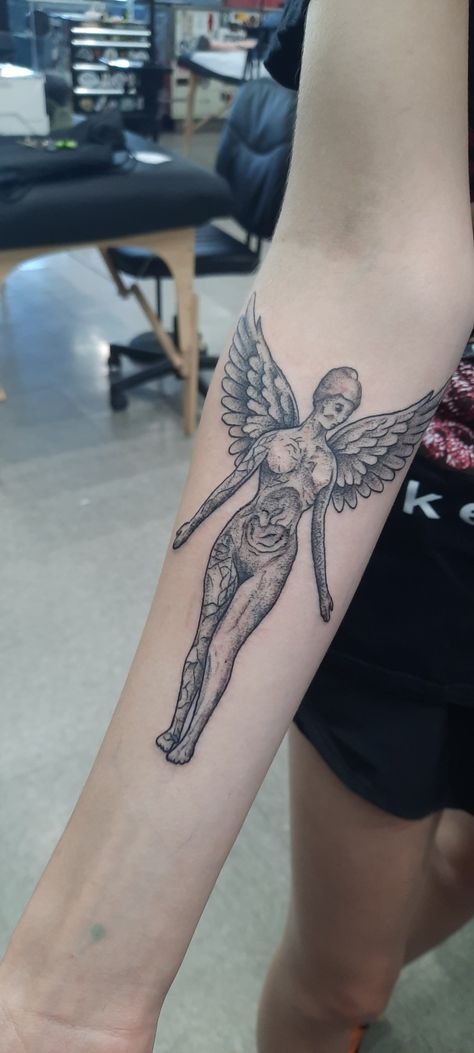 Nirvana in utero angel In Utero Angel, In Utero Tattoo, Utero Tattoo, Nirvana In Utero, In Utero, Angel Tattoo, First Tattoo, Dreamcatcher Tattoo, Aesthetic Photo