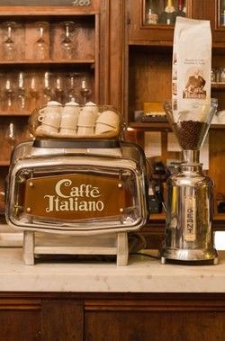 . Cappuccino Machine, Coffee Culture, Italian Coffee, Espresso Machines, Chocolate Coffee, Coffee Cafe, Coffee Love, Coffee Addict, Coffee Art