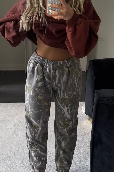 kennedyfrazer on LTK Camo Sweatpants Outfit, Camo Sweatpants, Cute Sweatpants Outfit, Southern Outfits, Country Style Outfits, Western Wear Outfits, Cute Country Outfits, Sweatpants Outfit, Cute Comfy Outfits