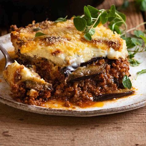 Traditional Greek Moussaka Recipe, Greek Moussaka Recipe, Eggplant Moussaka, Greek Moussaka, Recipe Tin Eats, Zucchini Aubergine, Tin Eats, Moussaka Recipe, Eggplant Lasagna