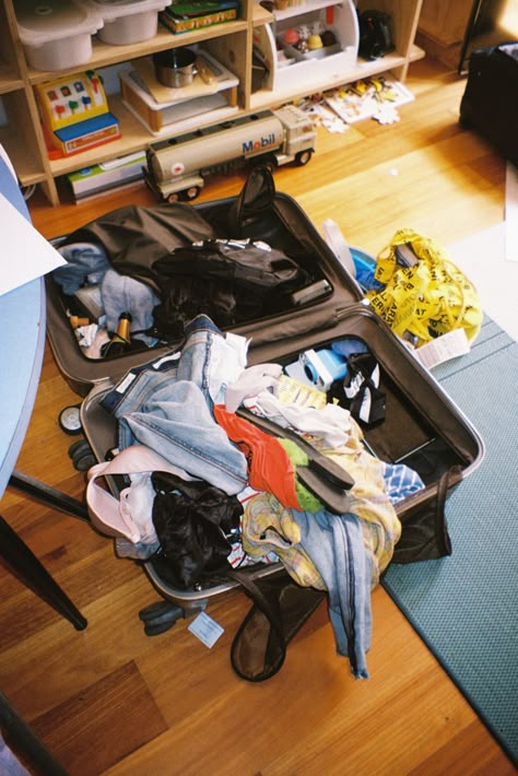 for the messy packers Messy Suitcase Aesthetic, Packing My Bag, Packing For Trip, Packed Bags, Traveling Luggage, Packing Aesthetic, Hotel Room Service, Packing A Suitcase, Travel Aesthetic Airport