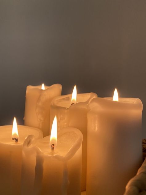 *not my picture**photo is from Pinterest* Candle Light Aesthetic, Led Tea Light Candles, Candle Obsession, Relaxing Candles, Aromatic Candles, Led Candle Lights, Led Tea Lights, Flameless Led Candles, Sofa Sofa