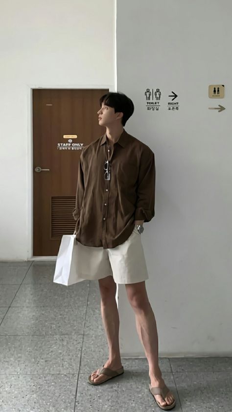 Spring Men Outfit Casual, Japan Summer Outfits Men, Asian Men Summer Fashion, Asian Men Summer Outfit, Summer Fits Men 2024, Beige Shoes Outfit Men, Korean Men Outfit Casual Summer, Japanese Summer Outfits Men, Korean Men Summer Outfit