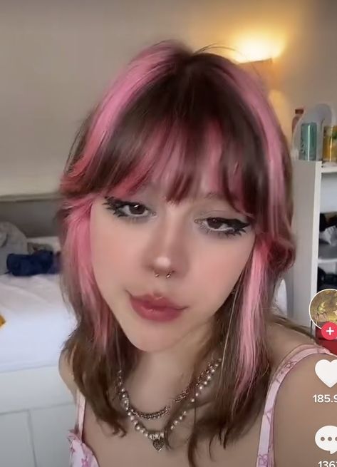 Hair Color Streaks Short Hair, Pink Highlights On Short Hair, Cute Pink Highlights, Brown And Pink Highlights Hair, Pink Hair And Brown, Pink Hair With Black, Only Bangs Dyed, Pink And Brown Short Hair, Short Hair With Pink Streaks