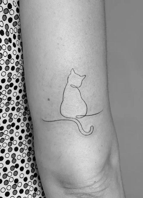 Back Of Cat Tattoo, Cat Sihoullete Tattoo, Simease Cat Tattoo, Two Cats Outline Tattoo, Cat Linework Tattoo, Cat Symbol Tattoo, Cat Head Tattoo Simple, Cat Constellation Tattoo, Micro Cat Tattoo