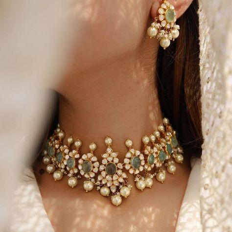 10 Amazing New Instagram Stores For Bridal Jewellery! Kundan Jewelry For Reception, Brown Stuff, Bridal Jewellery Inspiration, Wedding Jewelry Sets Bridal Jewellery, India Wedding, Indian Bridal Jewelry Sets, Bridal Jewellery Design, Jewelry Set Design, Bridal Jewelry Collection