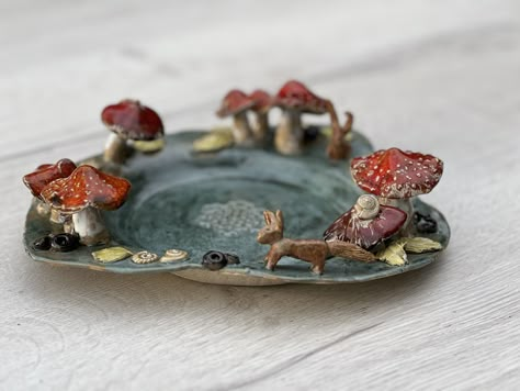 Mushroom Plate Ceramic, Clay Mushroom Ideas, Slab Built Pottery, Ceramic Plates Designs, Coffee Mug Crafts, Pottery Ring, Air Dry Clay Ideas, Dry Clay Ideas, Ceramic Sculpture Figurative