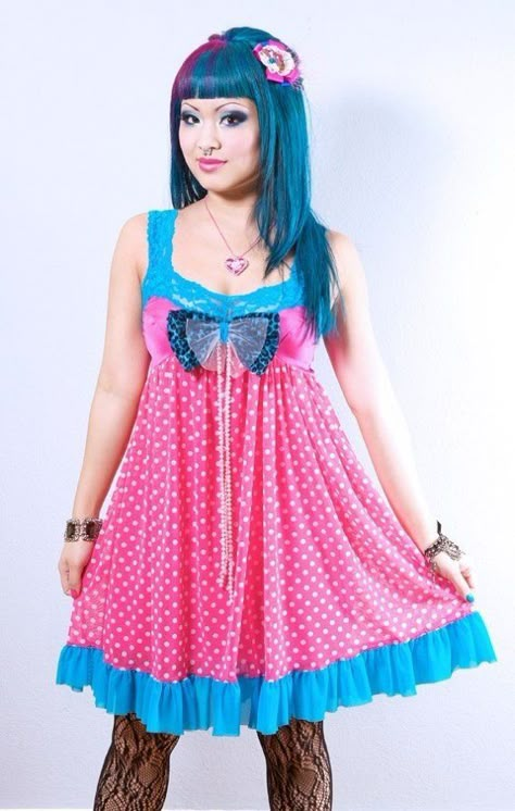 Scene Outfits Aesthetic, Empire Waist Babydoll Dress, Hot Pink Outfit, Creepy Cute Fashion, Pop Kei, Scene Dress, Bright Outfit, Colorful People, Candy Costumes