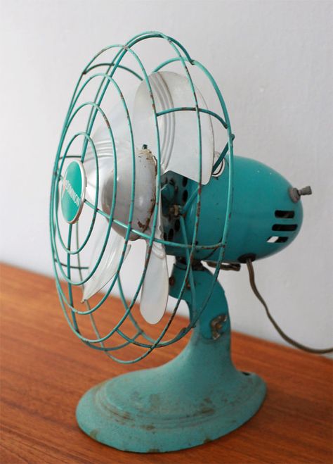 Wow! So cool! Turquoise Room, Antique Fans, Industrial Fan, Old Fan, Retro Fan, Flea Market Style, Vintage Fans, Desk Fan, Vintage Office