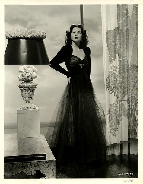 Hedy Lamar. re-pinning because she I gorgeous and I LOVE that dress! 1940s Witch, Vintage Tulle Dress, 1950s Halloween, Klasik Hollywood, Fancy Stuff, Vintage Hollywood Glamour, Hedy Lamarr, Fashion Catwalk, Old Hollywood Glam