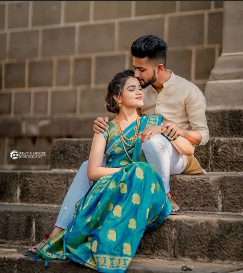 Prewedding Traditional, Temple Couple, Temple Poses, Temple Shoot, Traditional Shoot, Engagement Portraits Poses, Pre Wedding Photoshoot Beach, Traditional Couple, Pre Shoot