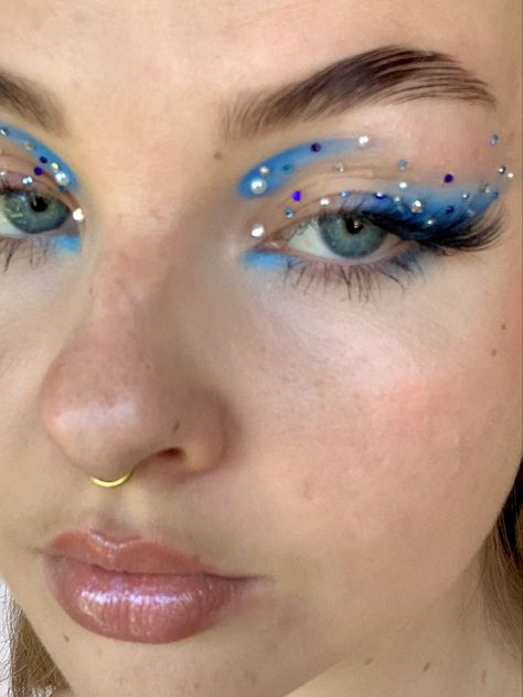 Blue Concert Makeup, Blue Festival Makeup, Makeup With Rhinestones, Planet Makeup, Coachella Makeup, Concert Makeup, Funky Makeup, Rhinestone Makeup, Swag Makeup