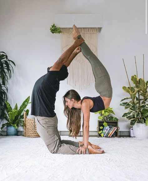 Acro Poses, Couple Yoga, Couples Yoga Poses, Acro Yoga Poses, Yoga Challenge Poses, Partner Yoga Poses, Yoga Poses For Two, Couples Yoga, Gymnastics Poses