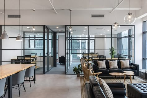 Modern Office Design Inspiration, Office Design Concepts, Photography Studio Spaces, Coworking Space Design, Commercial And Office Architecture, Cool Office Space, Modern Office Space, Office Design Inspiration, Modern Office Interiors