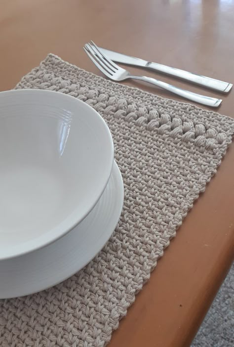 Crochet Fall Decor, Placemat Patterns, Crochet Placemat, Crochet Table Mat, Crochet Placemat Patterns, Diy Tricot, Crochet Bowl, Crochet Placemats, Crochet Table Runner Pattern