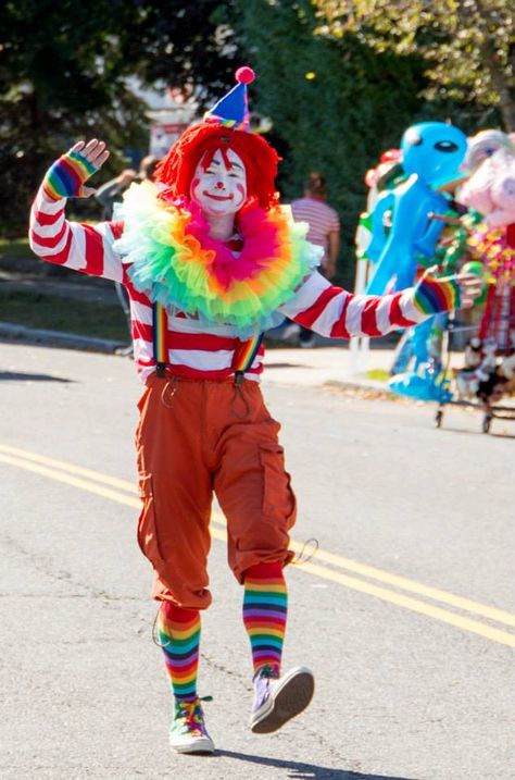 Clown Costume Aesthetic Men, Guy Clown Costume, Mens Clown Costume Diy, Clown Inspired Outfit Men, Clowncore Fashion Men, Clown Clothes Reference, Diy Men’s Clown Costume, Clown Cosplay Male, Clown Aesthetic Outfit Male