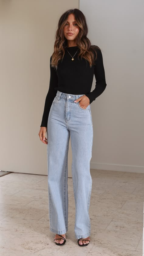 Full Sleeves Top Outfit Ideas, How To Style Black Top Outfit Ideas, Cute Evening Outfits, Black Full Sleeve Top Outfits, Fitted Tops Outfit, Black Top And Jeans Outfit, Cute Aesthetic Outfit Ideas, Jeans At Work, Long Sleeves Outfit