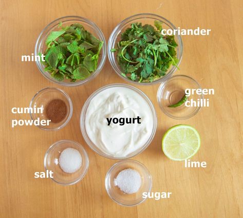 Mint Salsa, Samosa Dipping Sauce, Yogurt Sauce Recipe, Indian Marinade, Indian Food Sauces, Poppadoms Dips, Indian Sauces Recipes, Cooking With Mint, Indian Sauce