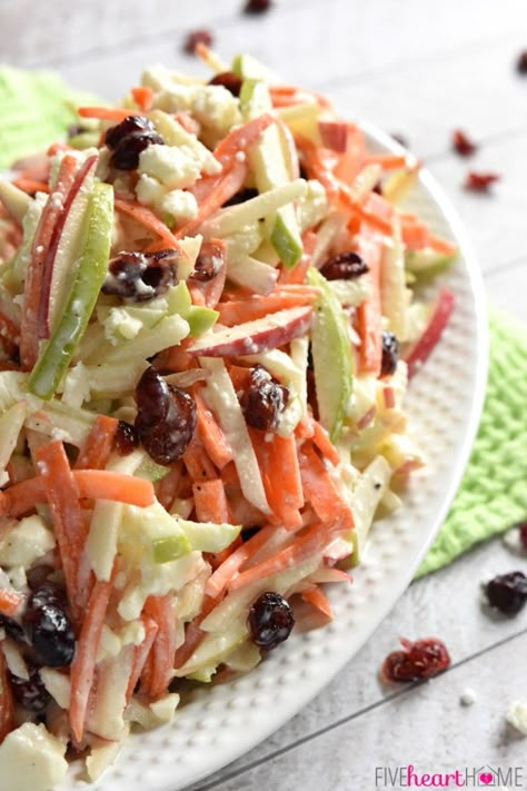 Carrot Apple Slaw, Salad For Summer, Carrot Slaw, Apple Salad Recipes, Apple Slaw, Savory Salads, Fresh Salad Recipes, Creamy Dressing, Cole Slaw