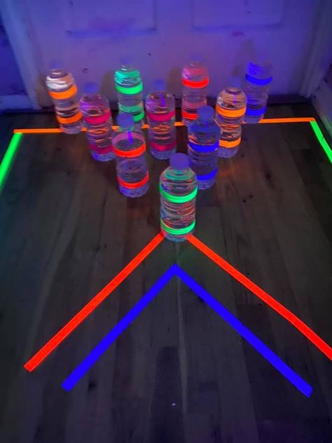 Neon Glow Party Activities, Glow In The Dark Birthday Party Activities, Glow In The Dark Games, Glow In The Dark Bowling, Glow Party Games, Glow Party Decorations, Glow Dance, Glow Theme Party, Glow Bowling