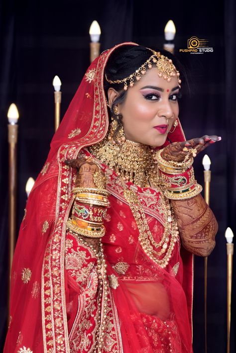 Bride Wedding Photo Shoot New Dulhan Pose, Wedding Dulhan Pose, शादी की तस्वीरें, Bride Wedding Photos, Indian Bride Poses, Indian Bride Photography Poses, Indian Wedding Poses, Groom Photoshoot, Bride Photos Poses