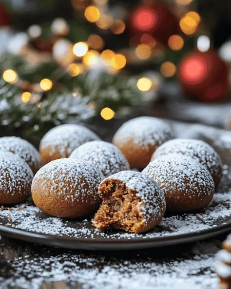 Gingerbread Snowball Cookies - MmmRecipes : Easy and Delicious Recipes Cranberry Pecan Snowball Cookies, Gingerbread Balls No Bake, Easy Fancy Christmas Cookies, Holiday Drop Cookies, Gingerbread Snowball Cookies, Gingerbread Snowballs, Ginger Balls, Gingerbread Balls, Snowdrop Cookies