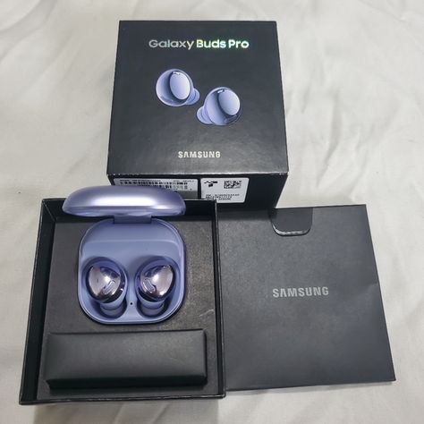 Samsung Galaxy Buds Pro Samsung Galaxy Buds Pro, Apple Watch Fashion, Game Wallpaper Iphone, Desk Buddy, Samsung Galaxy Buds, Samsung Products, Phone Shop, Travel Shopping, Bluetooth Earbuds