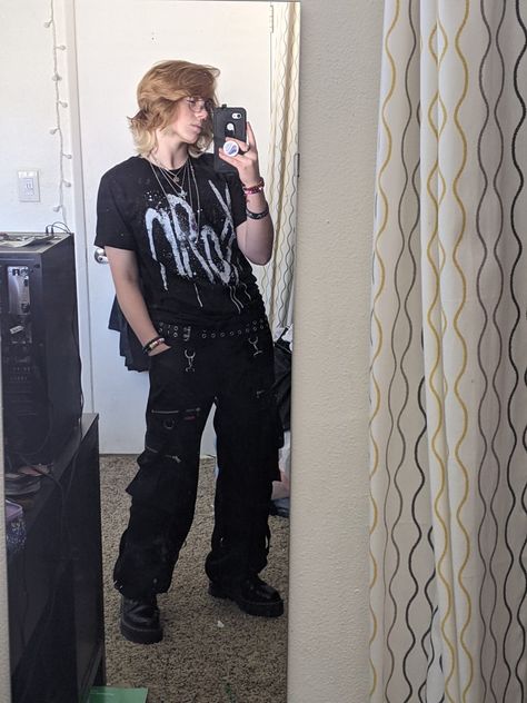 Metalcore Aesthetic Outfit Men, Punk Outfit Inspo Men, 90s Punk Fashion Male, Masc Metal Outfits, Metal Concert Outfit Men, Black Punk Outfits Men, Mall Goth Male Outfits, Male Metalhead Outfit, Grunge Goth Outfits Male