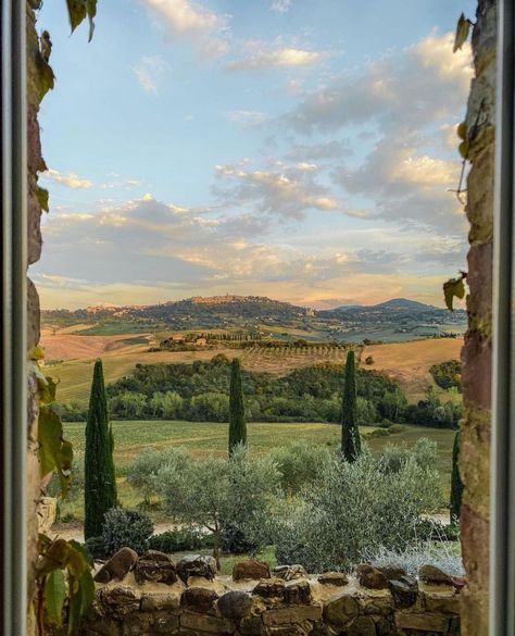 27.4k Likes, 160 Comments - Best Airbnb (@best_airbnb) on Instagram: “Honeymoon views . 📍#Tuscany #Italy // Photos by @windmilldreams — visit @lupaia to book” Italy Vibes, Italian Countryside, Montepulciano, Italy Aesthetic, Italian Summer, Northern Italy, Jolie Photo, European Summer, Nature Aesthetic