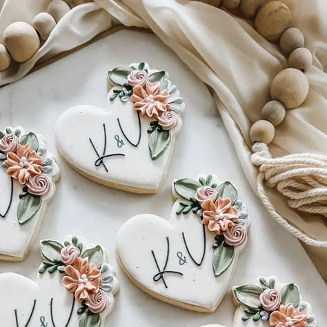 Wedding Cake & Cookie Designer on Instagram: "Sweet & simple never goes out of style  🤍🌸  For Khanhly & Vincent 🤍 @nguyenie_pooh" Wedding Cookies Decorated Rustic, Disney Wedding Cookies Decorated, Royal Icing Cookies Wedding, Spring Wedding Cookies Decorated, Wedding Cookies Boho Theme, Anniversary Cookies Decorated, Ice Cookies, Cookie Wedding, Wedding Cookies Decorated