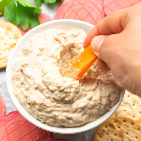 Smoked Tuna Dip Recipe Easy, Tuna Dip Recipes, Smoked Tuna Dip Recipe, Tuna Spread Recipe, Fish Dip Recipe, Smoked Tuna Dip, Tuna Spread, Dip Chips, Tuna Dip