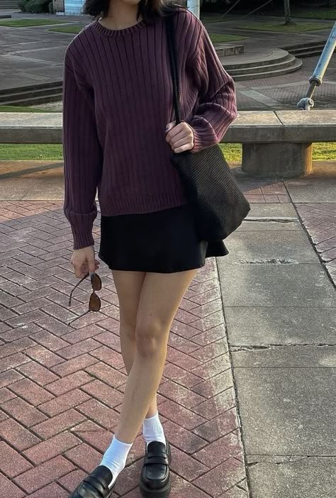 Fall Skirt Aesthetic, Autumn Aesthetic Clothes Casual, Pll Outfits Inspiration, Purple Outfit Ideas Casual, Purple Aesthetic Outfits, Mitski Concert Outfit, Purple Outfits Aesthetic, Comfy Autumn Outfit, Purple Sweater Outfit