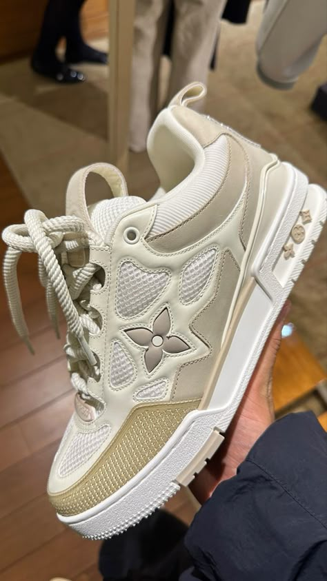 Louis Vuitton Zapatos, Zapatillas Louis Vuitton, Louis Vuitton Outfit, Pretty Sneakers, Louis Vuitton Sneakers, Nike Boots, Pretty Shoes Sneakers, Shoe Designs, Lv Shoes