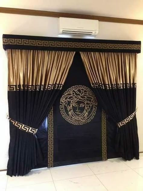 Versace Home Decor Living Rooms, Versace Bedroom Decor, Versace Room Decor, Versace Living Room Decor, Versace Inspired Bedroom, Parda Design Ideas, Versace Home Interior Design, Versace Curtains, Versace Living Room