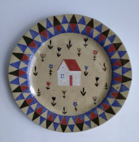 Folk Art Pottery, Folk Art Ceramics, Plate Ceramic Design, Paint Plate Ideas, Hand Painted Ceramics Ideas, Plate Painting Ideas Aesthetic, Clay Bowl Painting Ideas, Plate Painting Ideas Diy, Ceramic Painting Ideas Bowls